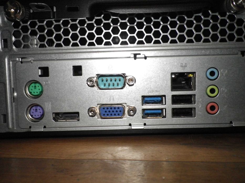 Качествен  компютър Lenovo M700-10GS