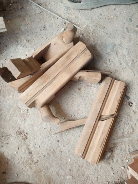 Scule / obiecte vechi de decor.