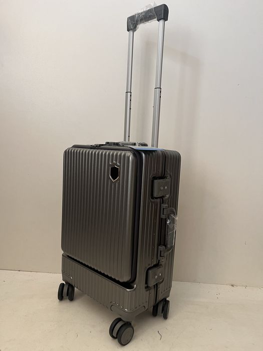 Луксозни куфари от поликарбонат /безплатна доставка/