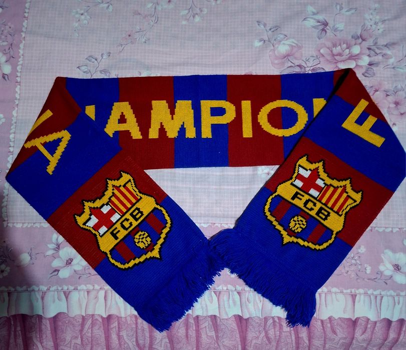 Продаётся шарф : Барселона, Фенербахче,новые