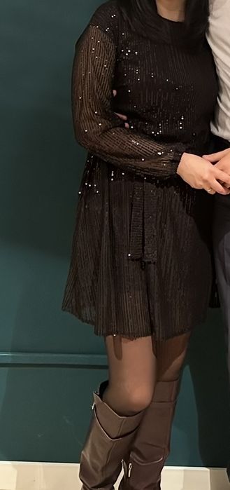 Продам платье в идеальном состояний. Очень праздничное