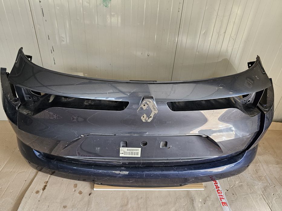 Bara spate si ornamentul de pe hayon renault megane 4 break combi