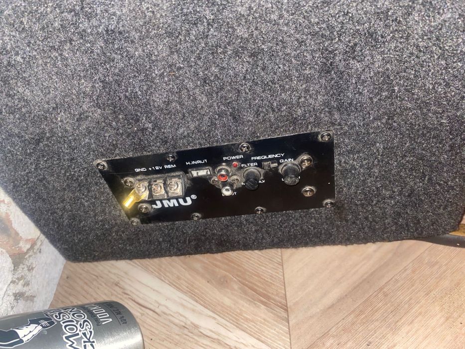 Сабвуфер в отличном состоянии