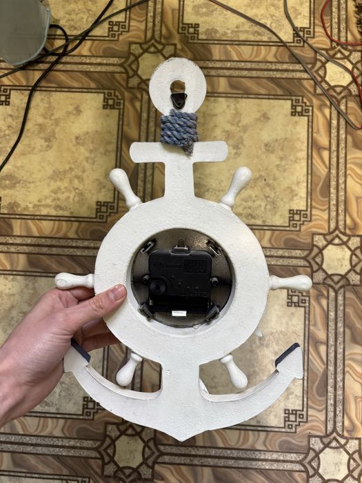 Часы настенные в виде маяка