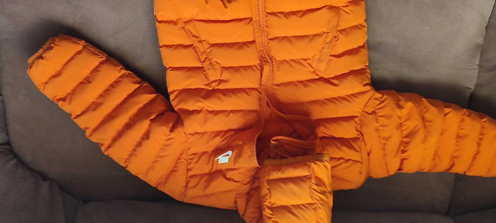 Зимно яке NIKE за момче,момиче.