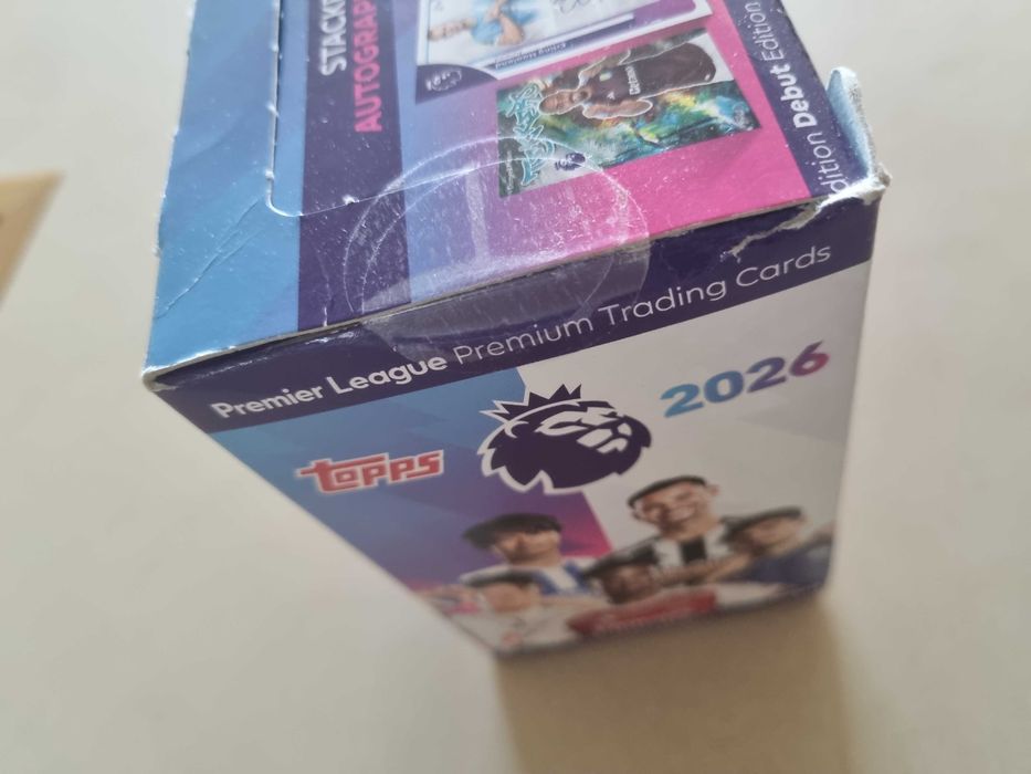 Topps Premier League 2026 - Пълна кутия 28 пакета - фабрично запечатана