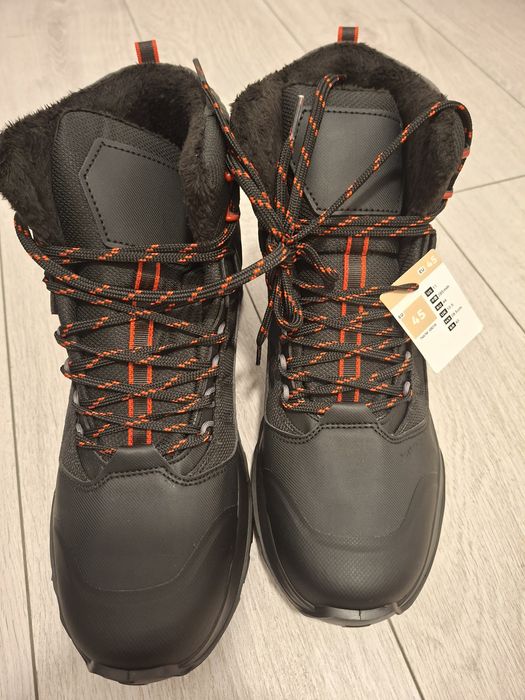 Vând ghete barbati, noi.