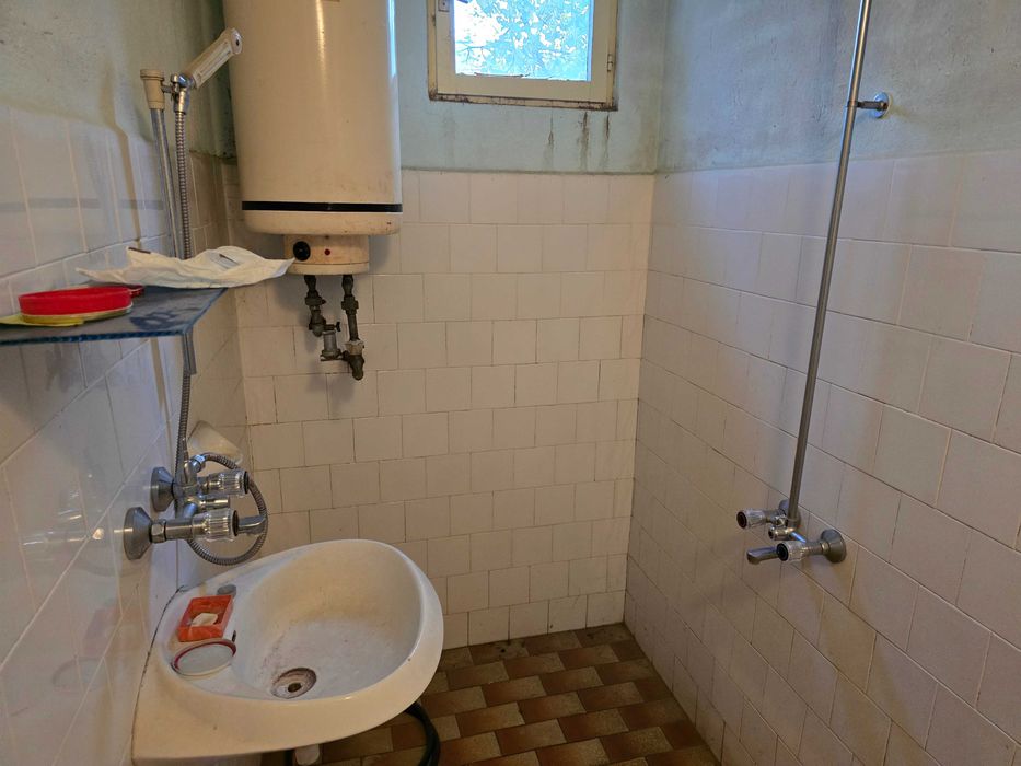 Истинска масивна къща – 3 етажа по 140 кв.м в с. Енина