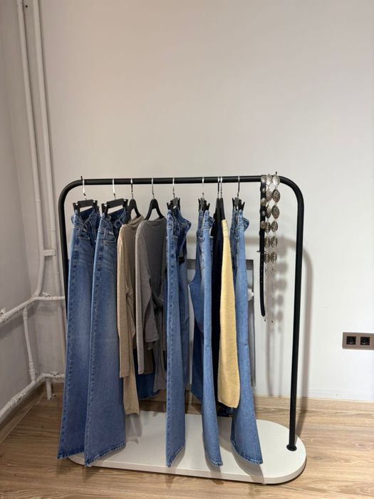 Рейлы,раздевалка,диван с пуфиком,зеркало