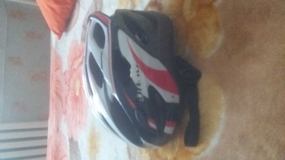 Светещи кънки на Сой Луна и каски за колело