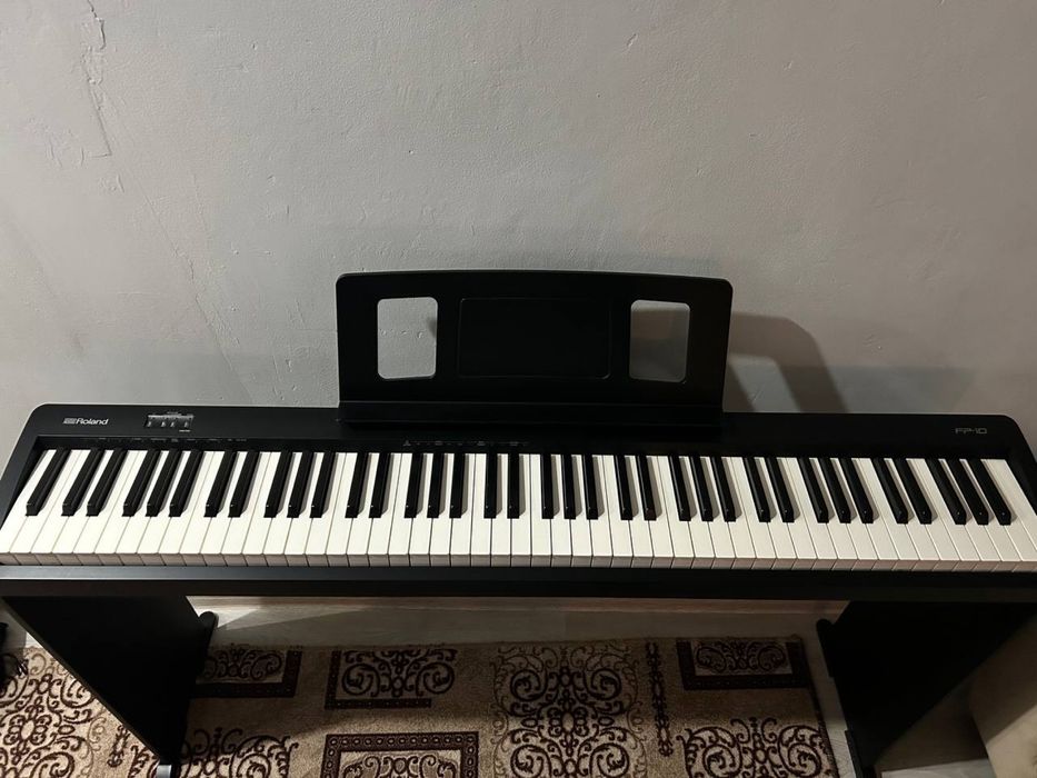 Продам Цифровое пианино Roland FP 10