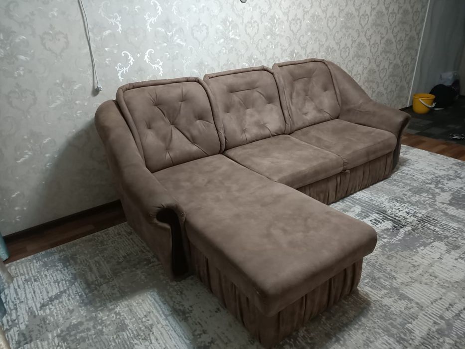Угловой диван-трансформер с ящиком для хранения