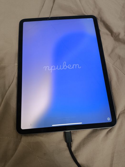 Продаю айпад 11 про 2020