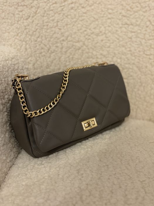 Дамска чанта с дълга дръжка