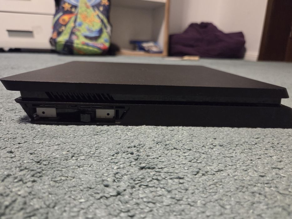 Ps 4 (playstation 4) slim