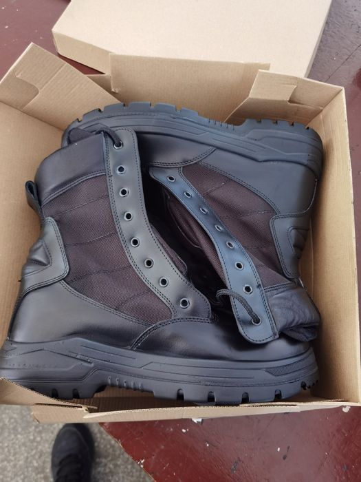 Vand Bocanci din piele militari.noi .
