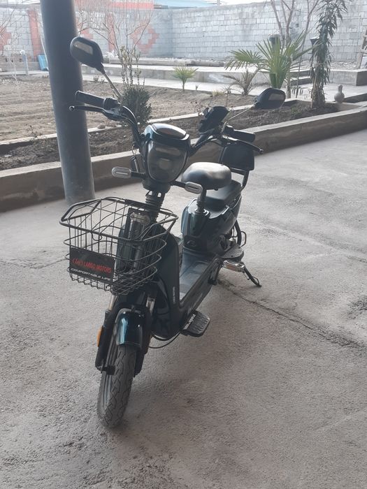 Скутор сотилади.