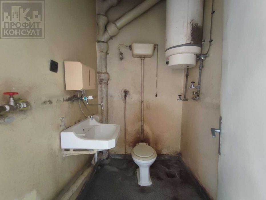 Тристаен апартамент с гараж в идеален център