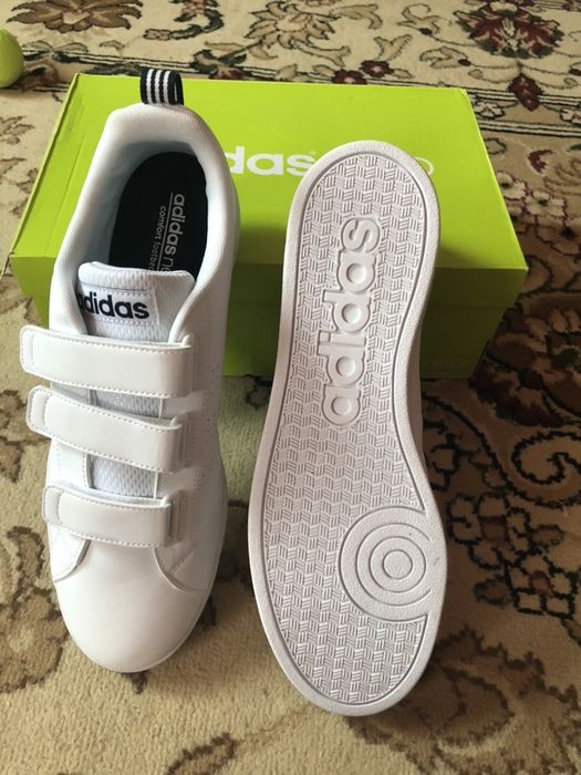Продам кроссовки Adidas neo