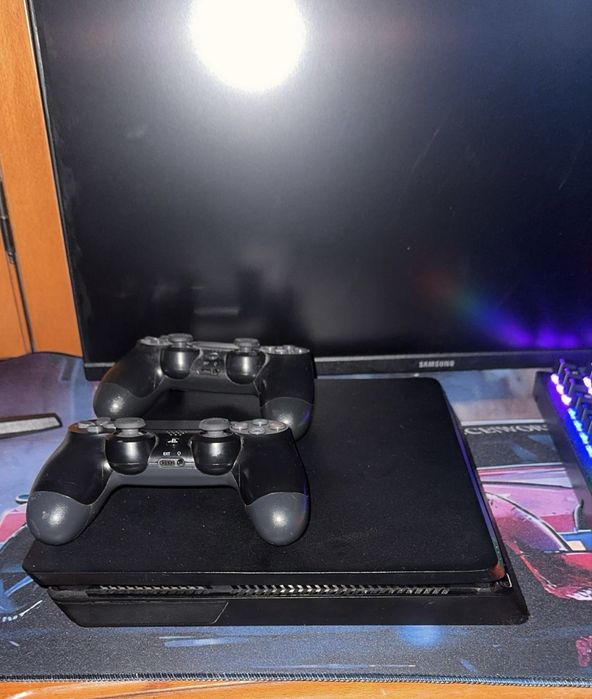 Vand ps 4 in stare buna