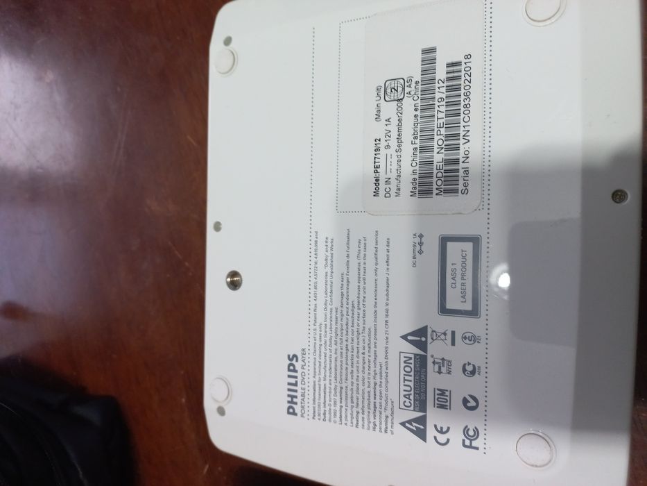 Dvd portabil Philips cu monitor si geanta