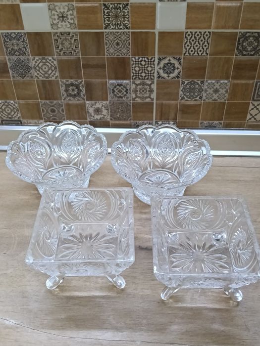 Отдам красивые  вазы, креманки