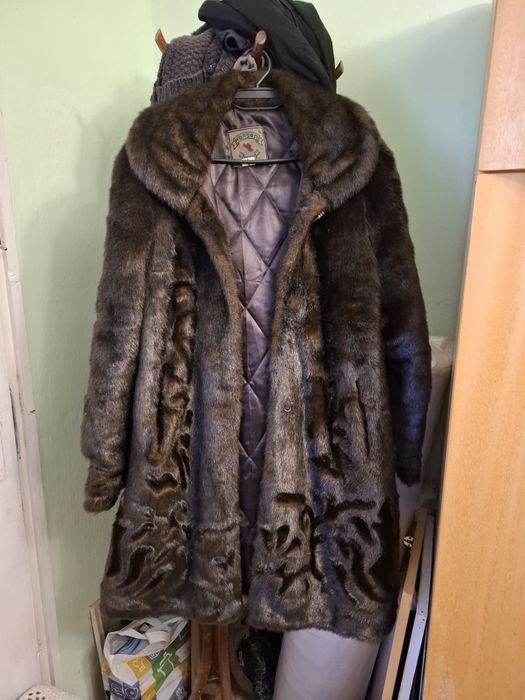 Запазено Космато палто