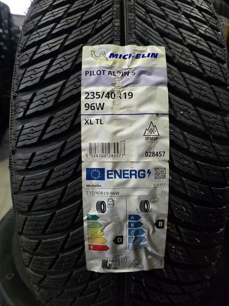 235/40/19 MICHELIN 4бр