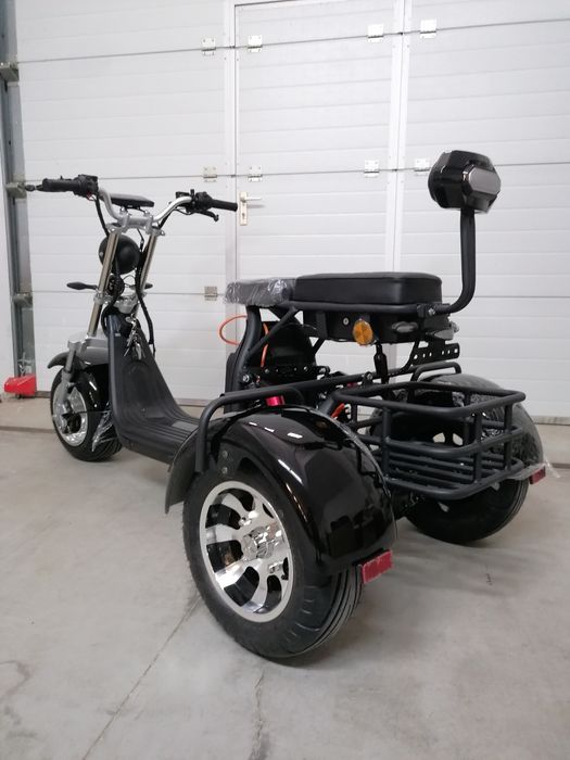Scuter electric nou triciclu