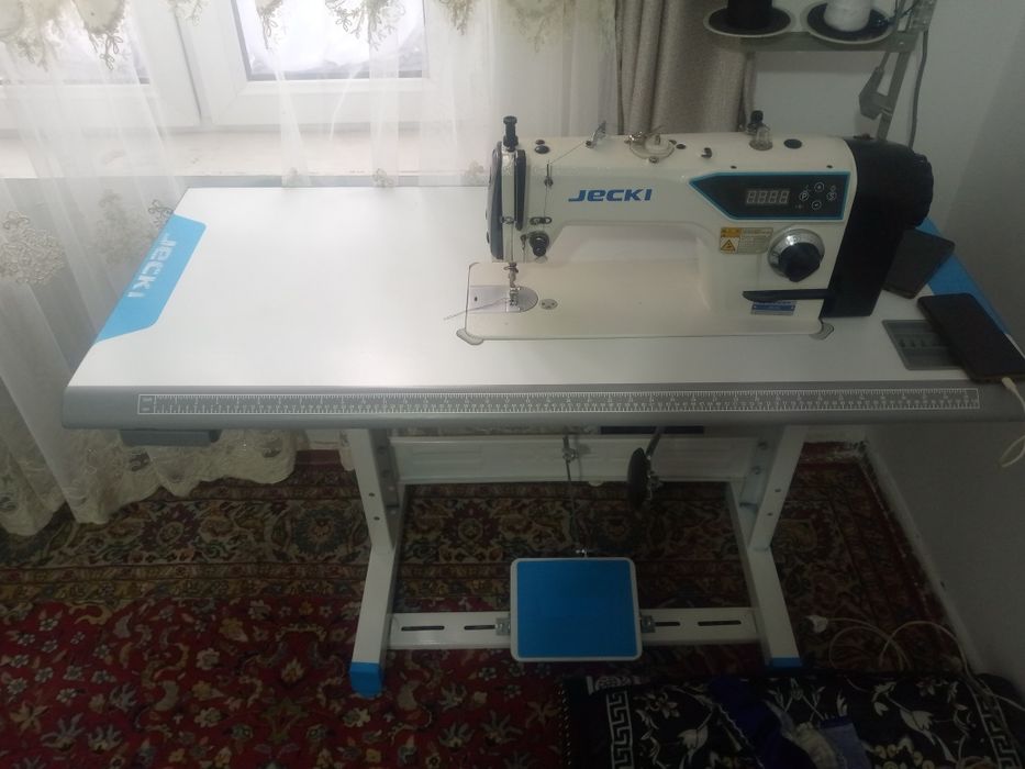 Швейная машина '  "Jecki"  полуавтомат
