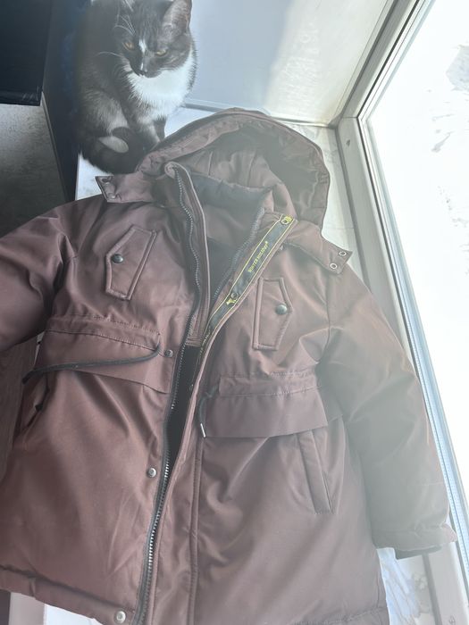 Продам куртку на мальчика 2000