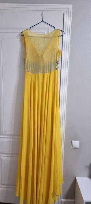 Вечернее жёлтое платье