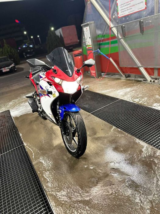 Vând Honda CBR 125 R, 2011, 49.700 KM, 1.900 euro negociabil