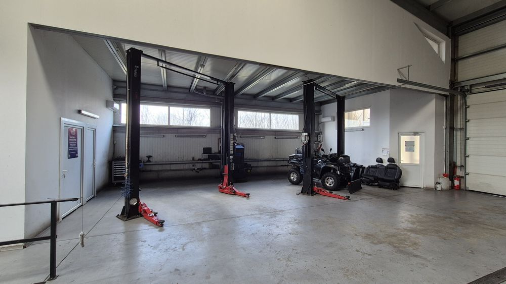 Hala complet utilata pt service auto de inchiriat