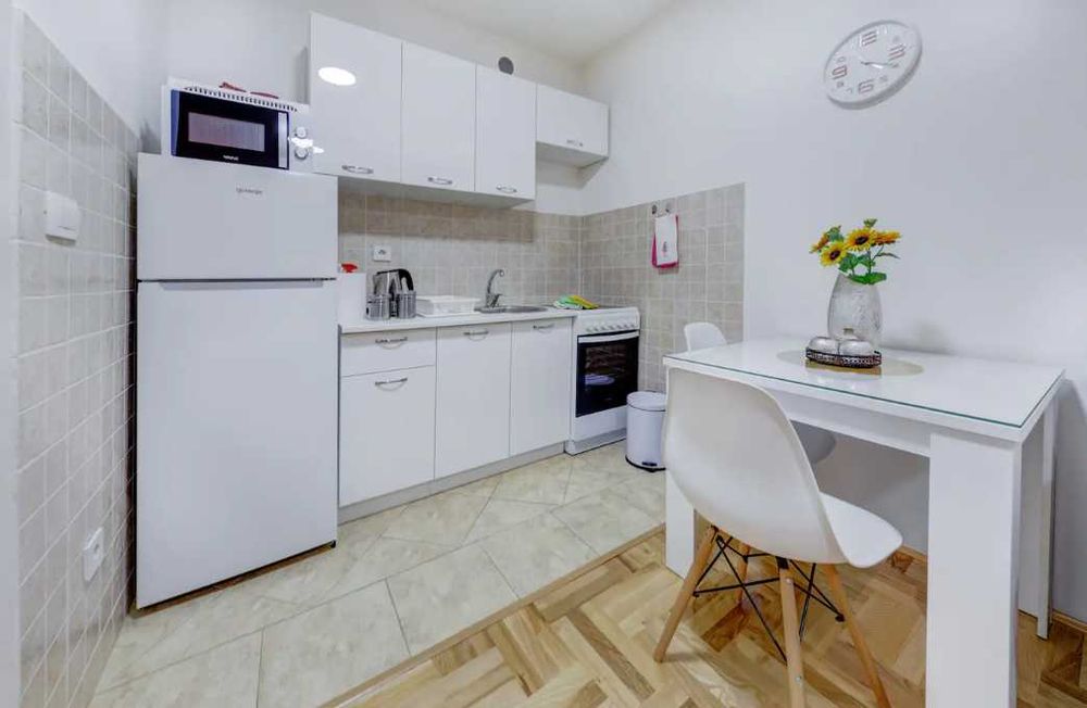 Дава се под наем Двустаен апартамент в Пловдив, Изгрев - 58 кв.м за 219.3 € - Снимка #3