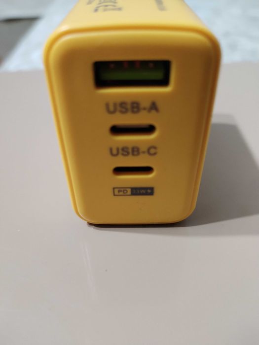 Vând încărcător cu încărcare rapidă 65w