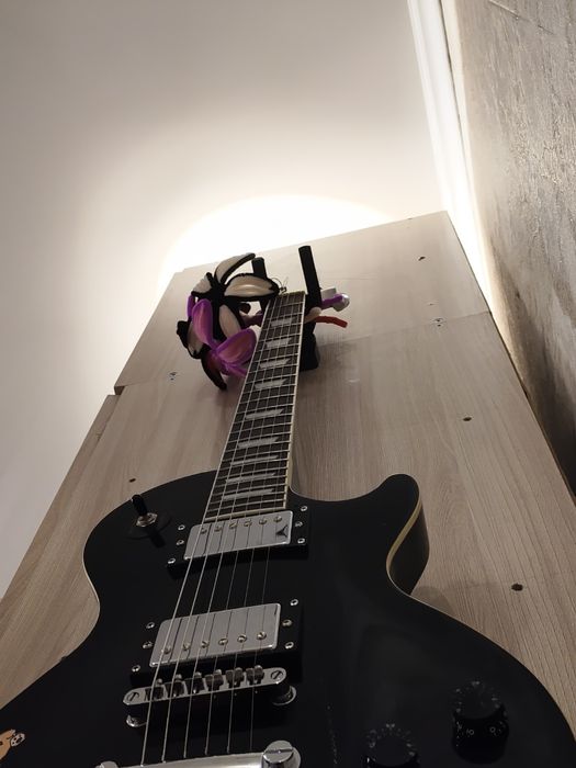 Продам электрогитару