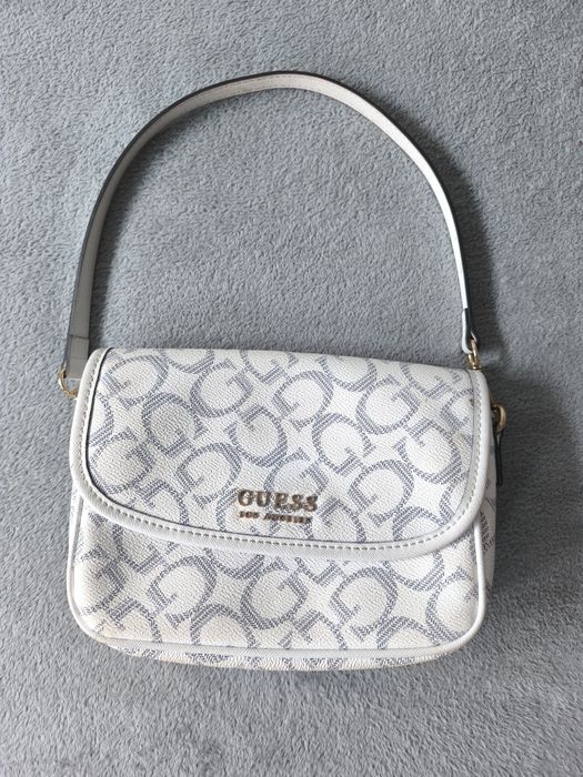 Бяла чанта Guess