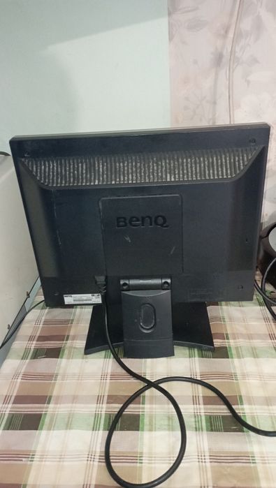 monitor LCD Benq Q7T5