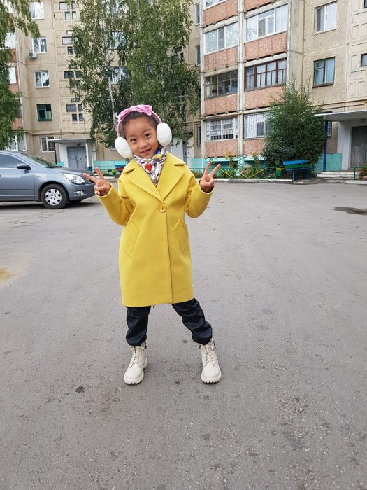 Продам пальто рост 134, одето 2 раза, состояние нового 10.000 тенге