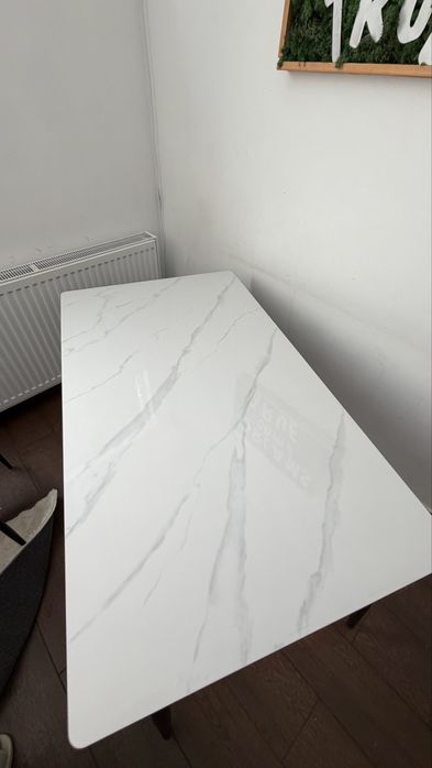 Masa cu blat din marmura si 2 scaune jysk