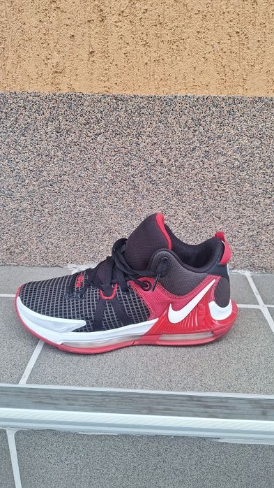 Adidasi Nike LeBron Witness 7, marimea 42, condiție foarte bună