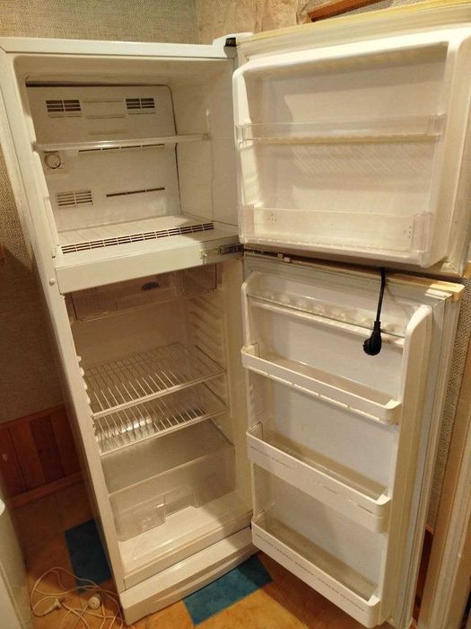 продам импортный холодильник