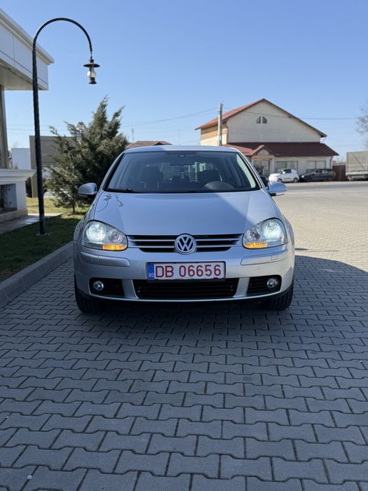Golf 5 . Stare impecabila . Recent adus in țară