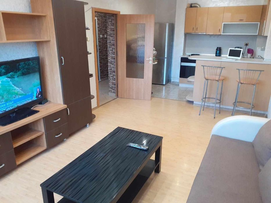 Дава се под наем Двустаен апартамент в Варна, Център - 70 кв.м за 600 € - Снимка #2