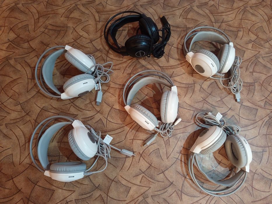 Наушники фирменные .