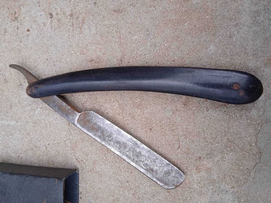 Стар бръснарски нож