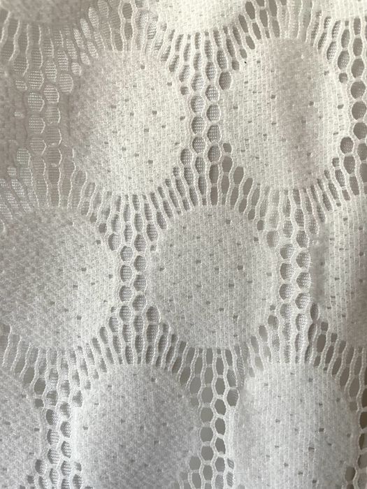 Бяла рокля от нежна памучна дантела