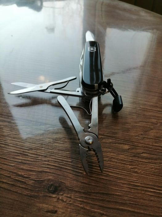 Victorinox Deluxe Tinker.