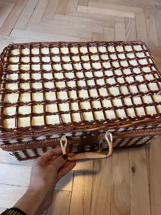 Красива кошница за пикник